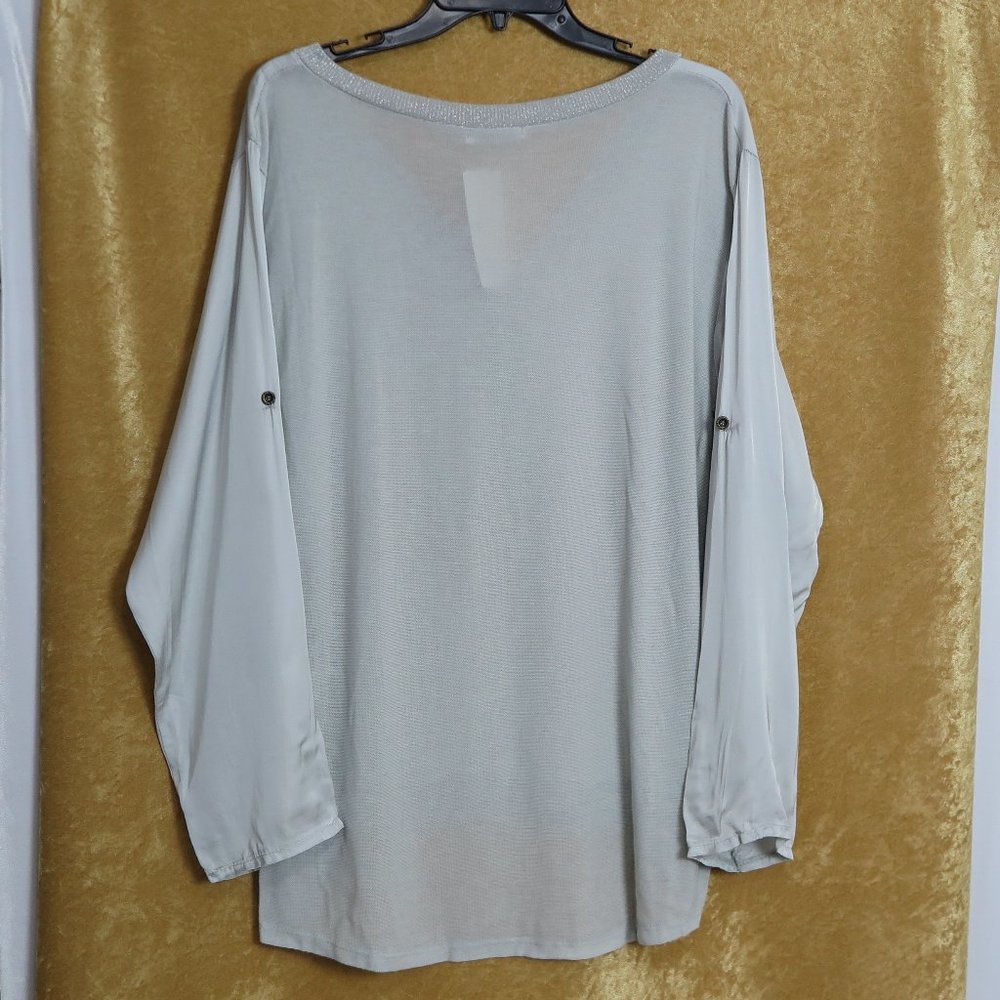 NWT Moda Made in Italy Silver Button-V-Neck Rayon Hi-Lo Pullover O/S MSRP $74 - Picture 6 of 7